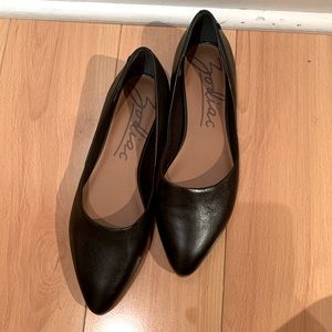 Black pointed toe flats